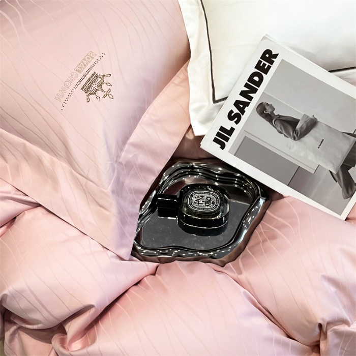 91家纺网 家纺一手货源 找家纺 （总）2025新款长绒棉全棉提花烫钻四件套--黛娜系列