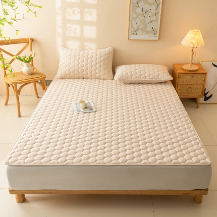 91家纺网 家纺一手货源 找家纺 雅萱 2024新款A类原棉胶质床垫 胶质床垫驼色