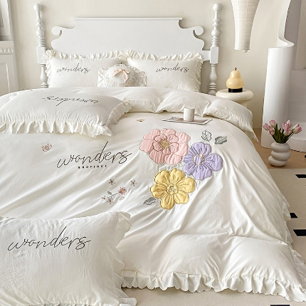 91家纺网 家纺一手货源 找家纺 （总） 苏米娜2024新款水洗棉立体刺绣四件套贴布绣花卉双层纱棉麻泡泡纱泡泡棉小竺棉四件套公主风