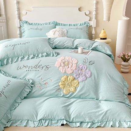 91家纺网 家纺一手货源 找家纺 （总） 苏米娜2024新款水洗棉立体刺绣四件套贴布绣花卉双层纱棉麻泡泡纱泡泡棉小竺棉四件套公主风