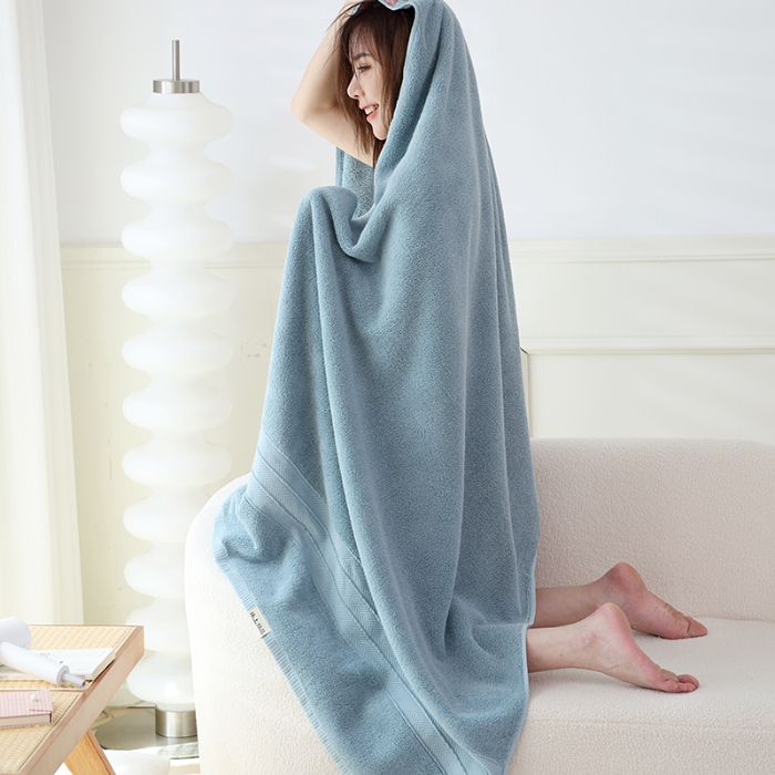 91家纺网 家纺一手货源 找家纺 朴尔家纺-毛巾被 2024新款32股全棉精织缎档维斯克加厚加大浴巾 水雾蓝90*180cm