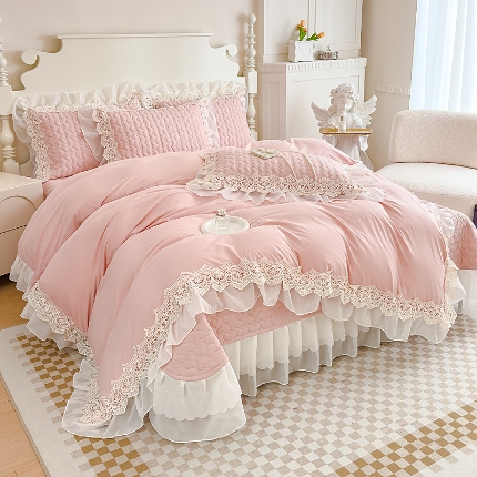 91家纺网 家纺一手货源 找家纺 A类糯小棉法式蕾丝雪纺床盖四件套 亲肤云朵棉法式花边三件套爱丽丝系列