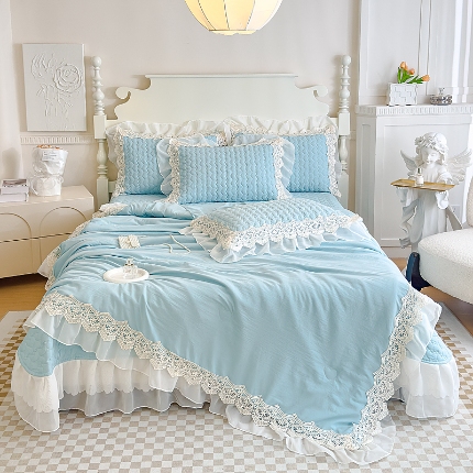 91家纺网 家纺一手货源 找家纺 A类糯小棉蕾丝雪纺床盖款夏被四件套 法式大花边三件套爱丽丝系列夏凉被空调被