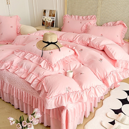 91家纺网 家纺一手货源 找家纺 （总）苏米娜2024小红书多巴胺ins风法式小香风糯小棉散点玫瑰床盖款四件套水洗棉纯棉全棉夏被四件套