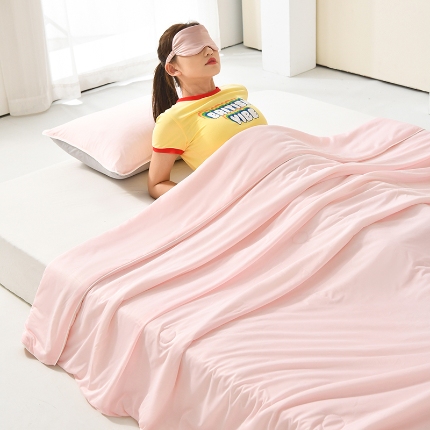 91家纺网 家纺一手货源 找家纺 （总）彩烨 跨境外贸凉感丝夏被有氨水洗天丝冰淇淋夏凉被冰丝空调被