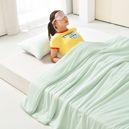 91家纺网 家纺一手货源 找家纺 （总）彩烨 跨境外贸凉感丝夏被有氨水洗天丝冰淇淋夏凉被冰丝空调被