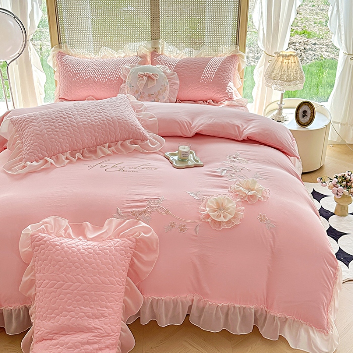 91家纺网 家纺一手货源 找家纺 苏米娜2024韩版法式公主风水洗棉立体花绣花床盖款四件套蕾丝床盖款三件套