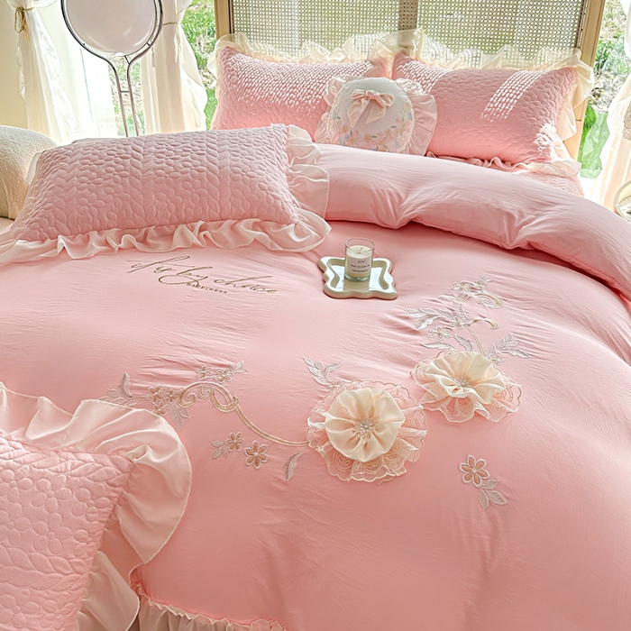 91家纺网 家纺一手货源 找家纺 苏米娜2024韩版法式公主风水洗棉立体花绣花床盖款四件套蕾丝床盖款三件套