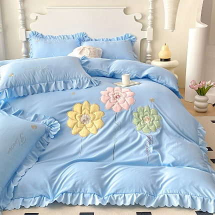 91家纺网 家纺一手货源 找家纺 （总）苏米娜2024新款水洗棉立体刺绣四件套贴布绣花卉双层纱棉麻泡泡纱泡泡棉小竺棉四件套公主风