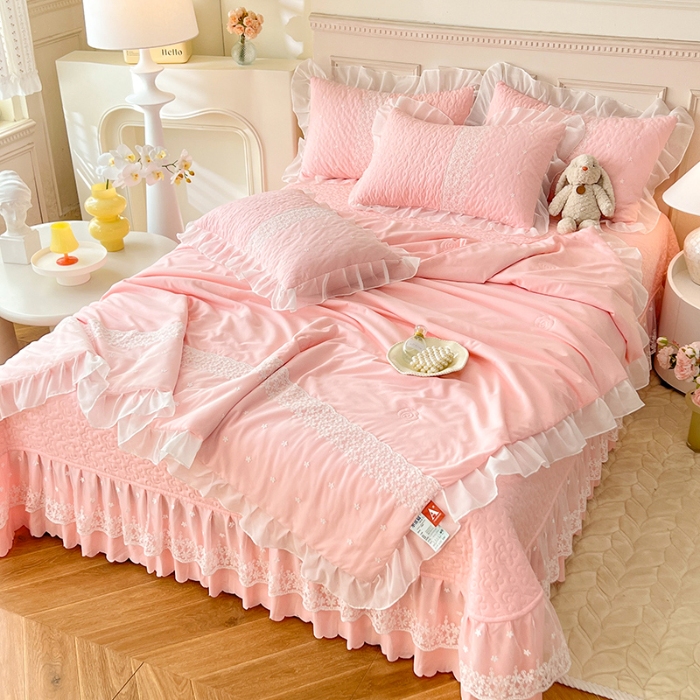 91家纺网 家纺一手货源 找家纺 苏米娜2024韩版少女心法式公主风水洗棉蕾丝花边绣花夏被床盖款四件套泡泡棉小竺棉凉感丝夏被床盖款四件套
