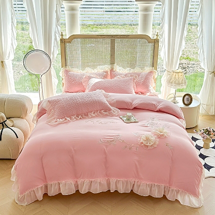 91家纺网 家纺一手货源 找家纺 苏米娜韩版花边公主风甜美少女心水洗棉床盖款四件套泡泡棉双层纱棉麻小竺棉纯棉全棉夏被床盖四件套小竺棉纯棉全棉夏被床盖四件套 