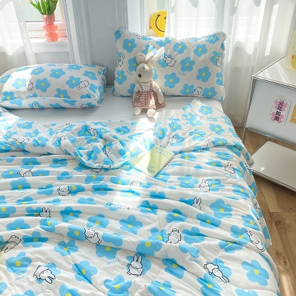 91家纺网 家纺一手货源 找家纺 （总）12 经年：2025年米菲兔专版授权A类针织棉夏被镂空花边款 直播爆款