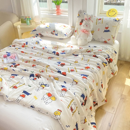 91家纺网 家纺一手货源 找家纺 （总）12 经年：2025年米菲兔专版授权A类针织棉夏被镂空花边款 直播爆款