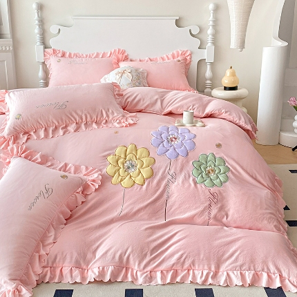 91家纺网 家纺一手货源 找家纺 苏米娜2024新款水洗棉立体刺绣四件套贴布绣花卉双层纱棉麻泡泡纱泡泡棉小竺棉四件套公主风 