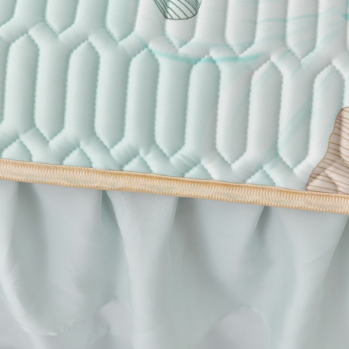 91家纺网 家纺一手货源 找家纺 民新家纺 2024新款凉感丝乳胶床裙凉席 银杏叶浅兰