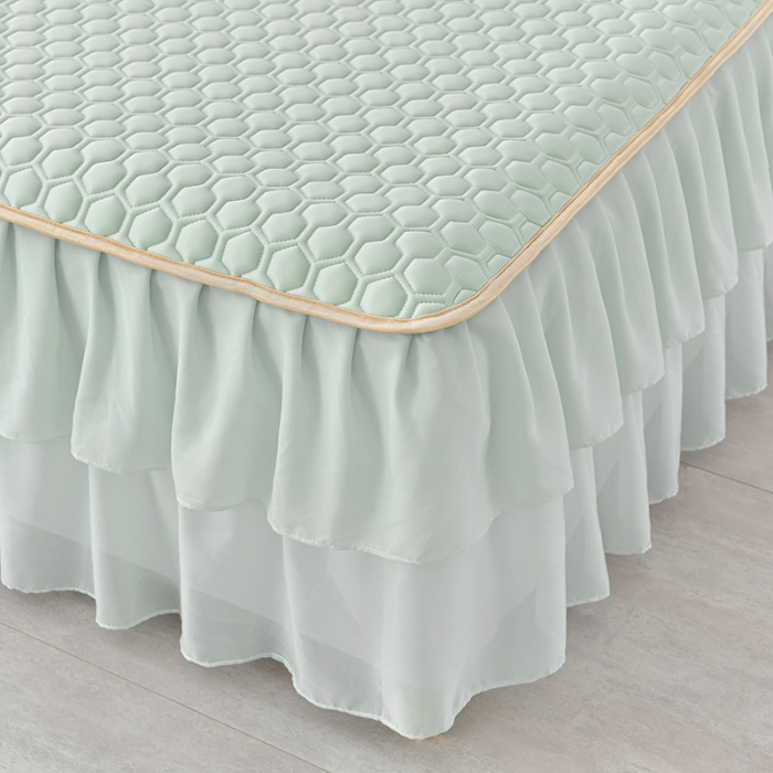 91家纺网 家纺一手货源 找家纺 民新家纺 2024新款凉感丝乳胶床裙凉席 足球花-清新绿