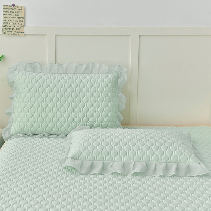 91家纺网 家纺一手货源 找家纺 民新家纺 2024新款凉感丝乳胶床裙凉席 足球花-清新绿