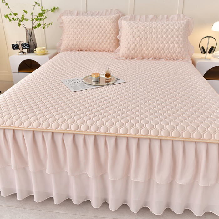 91家纺网 家纺一手货源 找家纺 民新家纺 2024新款凉感丝乳胶床裙凉席 足球花-香妃粉