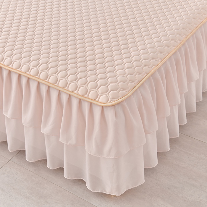 91家纺网 家纺一手货源 找家纺 民新家纺 2024新款凉感丝乳胶床裙凉席 足球花-香妃粉