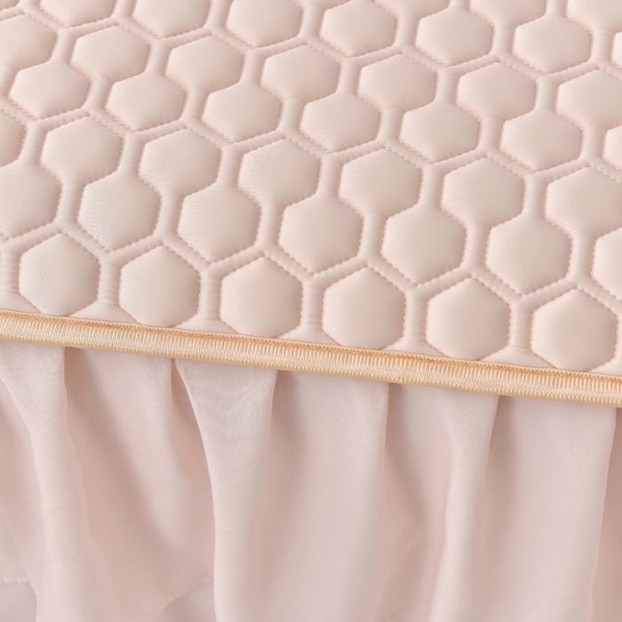 91家纺网 家纺一手货源 找家纺 民新家纺 2024新款凉感丝乳胶床裙凉席 足球花-香妃粉