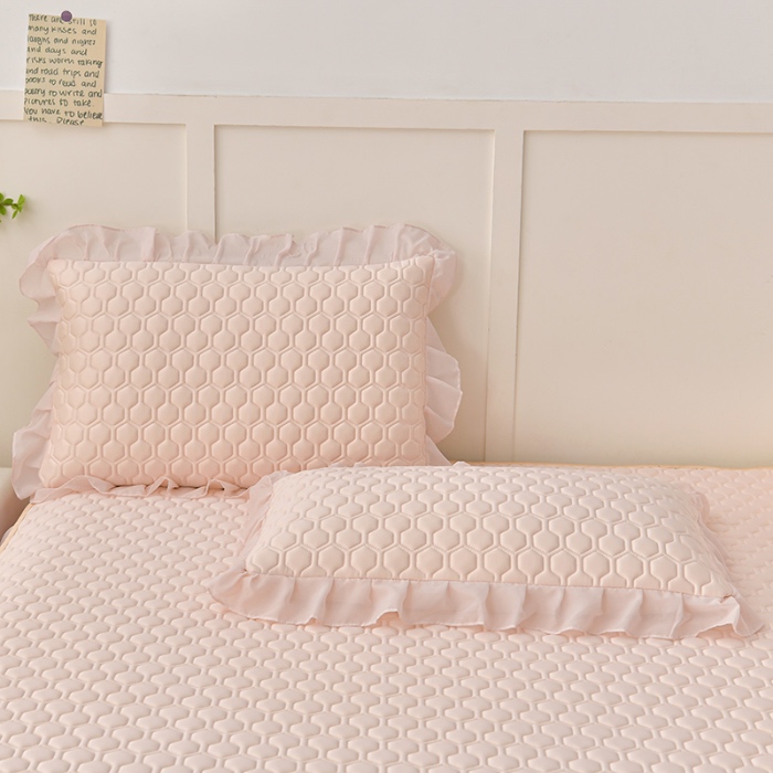 91家纺网 家纺一手货源 找家纺 民新家纺 2024新款凉感丝乳胶床裙凉席 足球花-香妃粉