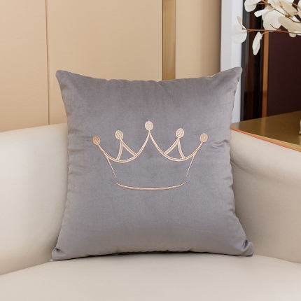 91家纺网 家纺一手货源 找家纺 荷兰绒刺绣抱枕-皇冠系列