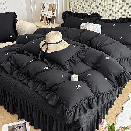 91家纺网 家纺一手货源 找家纺 2025小红书多巴胺ins风法式小香风糯小棉散点玫瑰床盖款四件套水洗棉纯棉全棉夏被四件套