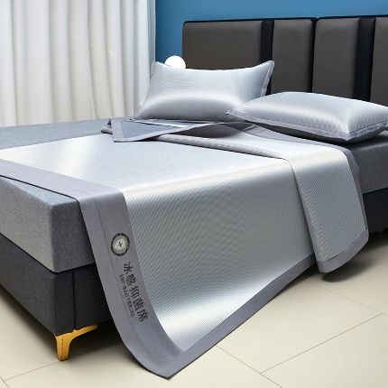 91家纺网 家纺一手货源 找家纺 （总）2025新款A类抗菌抑菌可水洗凉感碳光软席复合加厚三明治网格凉席床笠款