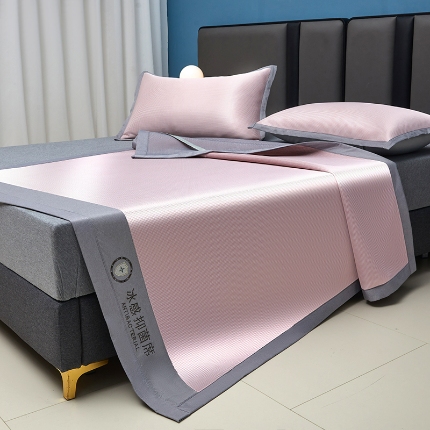 91家纺网 家纺一手货源 找家纺 （总）2025新款A类抗菌抑菌可水洗凉感碳光软席复合加厚三明治网格凉席床笠款