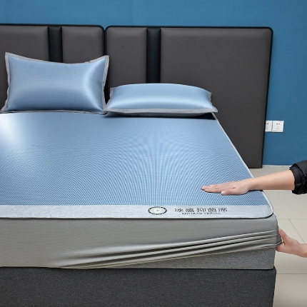 91家纺网 家纺一手货源 找家纺 （总）2025新款A类抗菌抑菌可水洗凉感碳光软席复合加厚三明治网格凉席床笠款