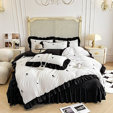 91家纺网 家纺一手货源 找家纺 2025小红书多巴胺ins风法式小香风糯小棉散点玫瑰床盖款四件套水洗棉纯棉全棉夏被四件套