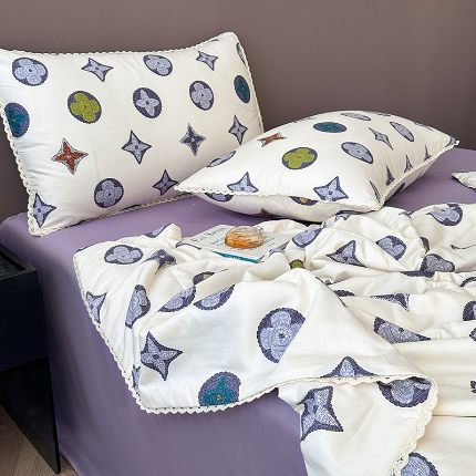 91家纺网 家纺一手货源 找家纺 （总）青螺家纺 2024喷汽133全棉小花边大豆夏凉被四件套卡通清新小碎花纯棉空调被 