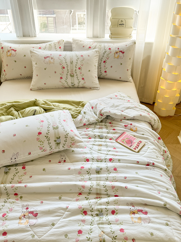 91家纺网 家纺一手货源 找家纺 慕尚家纺2025新款双层纱水洗夏被子被芯 草莓小兔