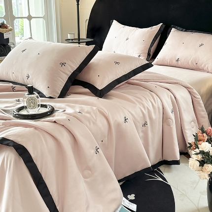 91家纺网 家纺一手货源 找家纺 （总）芯贝儿 2025新款法式轻奢风水洗真丝夏被四件套天丝绣花四件套