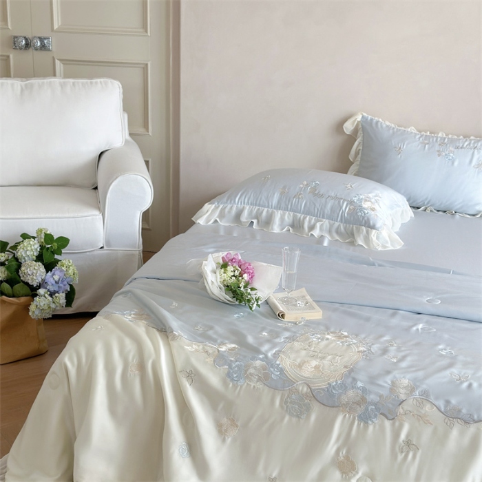 91家纺网 家纺一手货源 找家纺 MIU缪家居  2024新款80支兰精天丝夏被四件套-浪漫主义 蓝