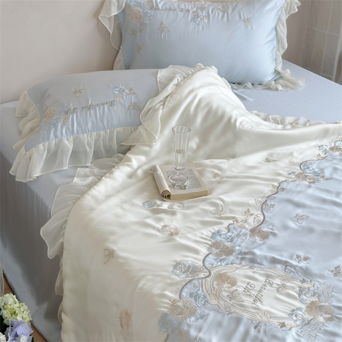 91家纺网 家纺一手货源 找家纺 MIU缪家居  2024新款80支兰精天丝夏被四件套-浪漫主义 蓝