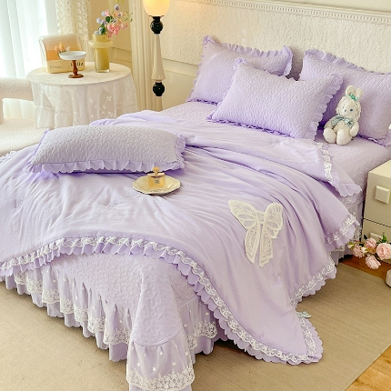 91家纺网 家纺一手货源 找家纺 苏米娜2025韩版少女心法式公主风水洗棉蕾丝花边夏被床盖款四件套泡泡棉小竺棉凉蝴蝶结夏被床盖款四件套