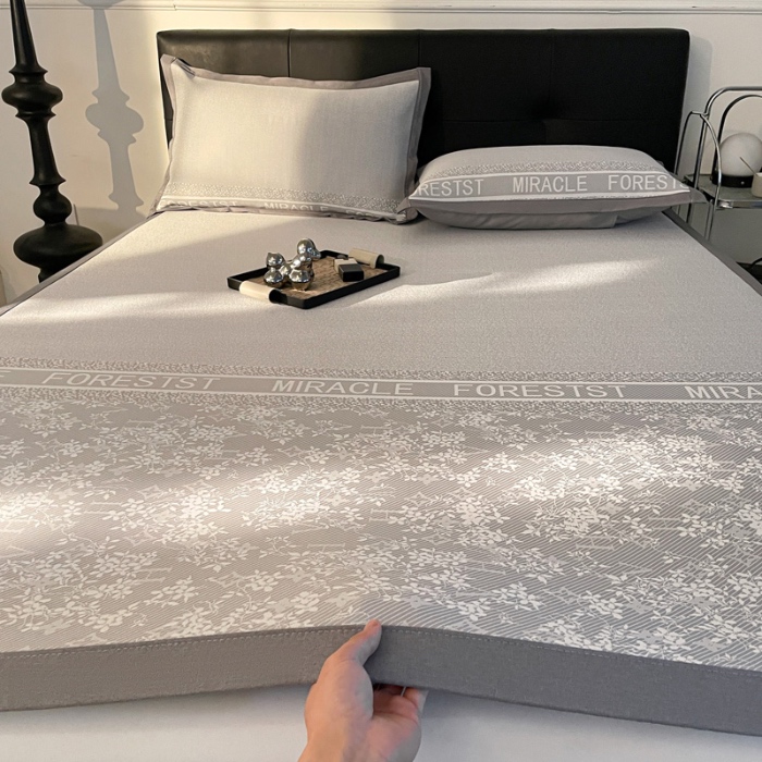 91家纺网 家纺一手货源 找家纺 凯罗 2024新款凉感提花冰丝床席三件套 简约生活--灰