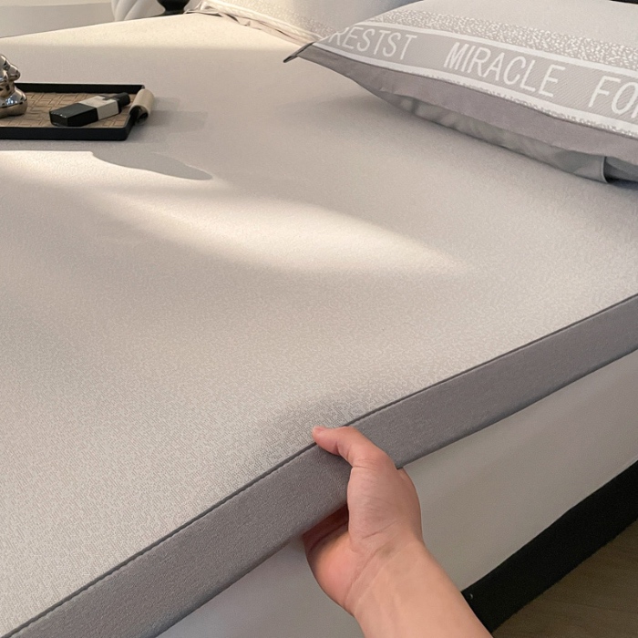 91家纺网 家纺一手货源 找家纺 凯罗 2024新款凉感提花冰丝床席三件套 简约生活--灰