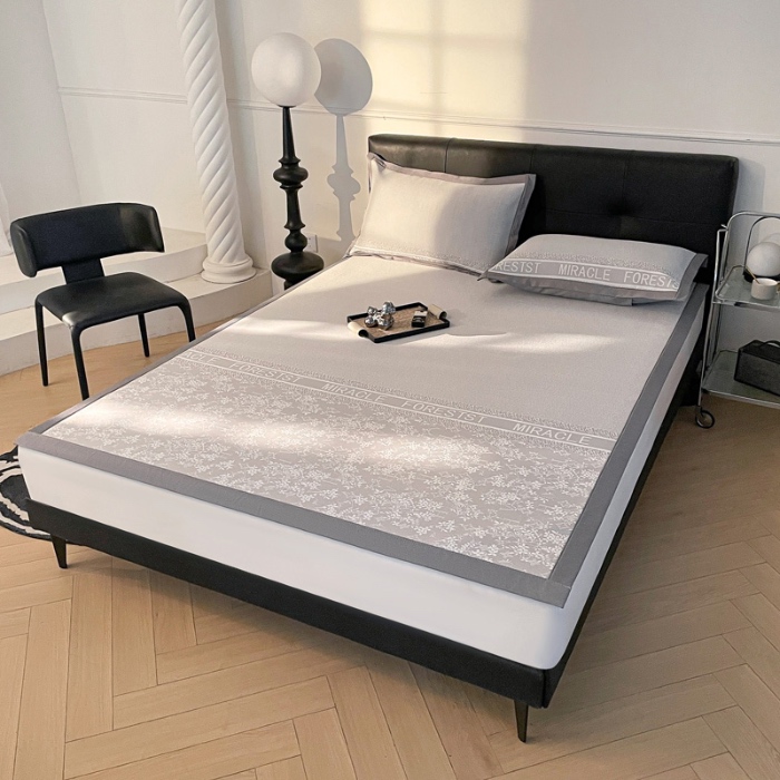 91家纺网 家纺一手货源 找家纺 凯罗 2024新款凉感提花冰丝床席三件套 简约生活--灰