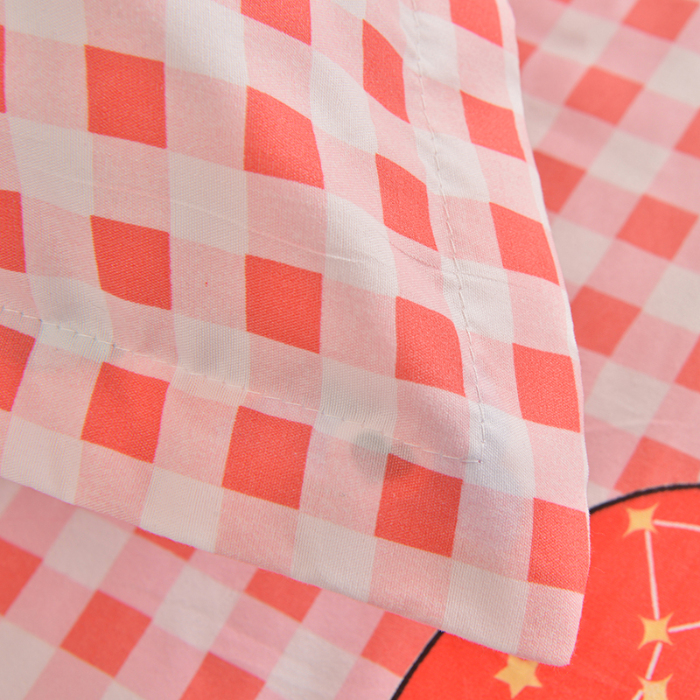 91家纺网 家纺一手货源 找家纺 小雨家纺 2026新款芦荟棉单件床裙+床裙三件套 草莓之恋