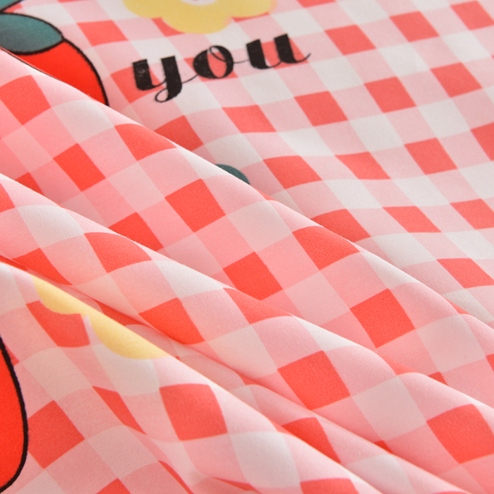 91家纺网 家纺一手货源 找家纺 小雨家纺 2026新款芦荟棉单件床裙+床裙三件套 草莓之恋