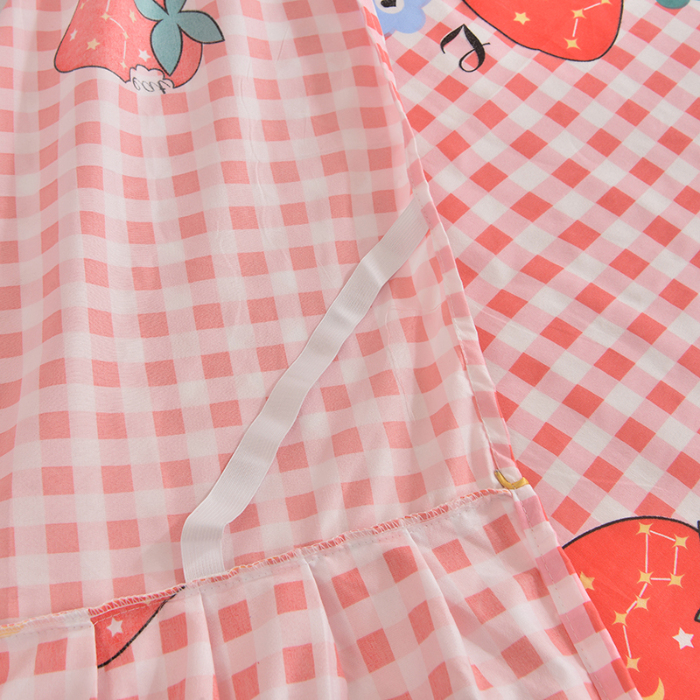 91家纺网 家纺一手货源 找家纺 小雨家纺 2026新款芦荟棉单件床裙+床裙三件套 草莓之恋