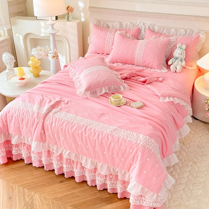 91家纺网 家纺一手货源 找家纺 苏米娜2024韩版少女心法式公主风水洗棉蕾丝花边绣花夏被床盖款四件套泡泡棉小竺棉凉感丝夏被床盖款四件套 