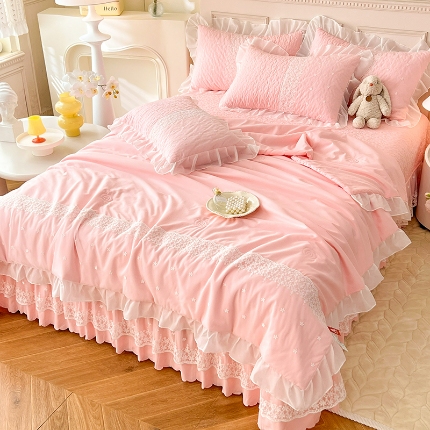 91家纺网 家纺一手货源 找家纺 苏米娜2024韩版少女心法式公主风水洗棉蕾丝花边绣花夏被床盖款四件套泡泡棉小竺棉凉感丝夏被床盖款四件套 