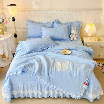91家纺网 家纺一手货源 找家纺 苏米娜2025韩版少女心法式公主风水洗棉蕾丝花边夏被床盖款四件套泡泡棉小竺棉凉蝴蝶结夏被床盖款四件套