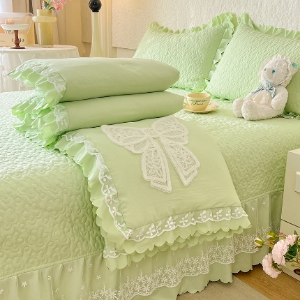 91家纺网 家纺一手货源 找家纺 苏米娜2025韩版少女心法式公主风水洗棉蕾丝花边绣花夏被床盖款四件套泡泡棉小竺棉凉感丝夏被床盖款四件套