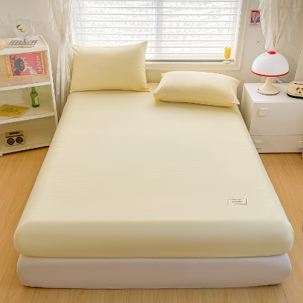 91家纺网 家纺一手货源 找家纺 莎臣豹 2025新款纯色原棉无印风单品床笠和床笠三件套  嫩黄