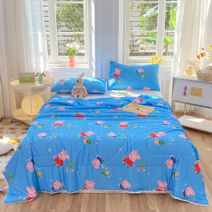 91家纺网 家纺一手货源 找家纺 （总）15 经年2025年小猪佩奇版授权A类针织棉夏被镂空花边款 直播爆款