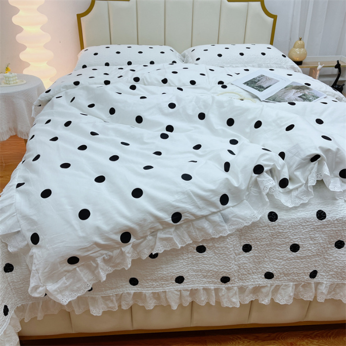 91家纺网 家纺一手货源 找家纺 暖居 2024新款砂洗棉花被套全棉床盖四件套绗缝夹棉纯棉床盖三件套波点白